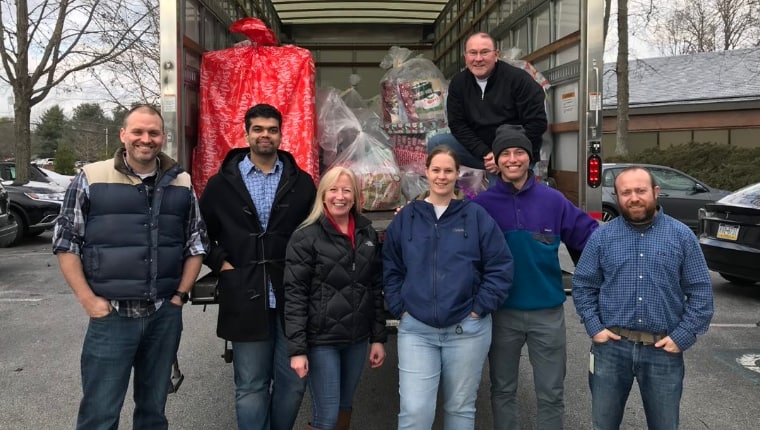 Bentley employees in Exton volunteering